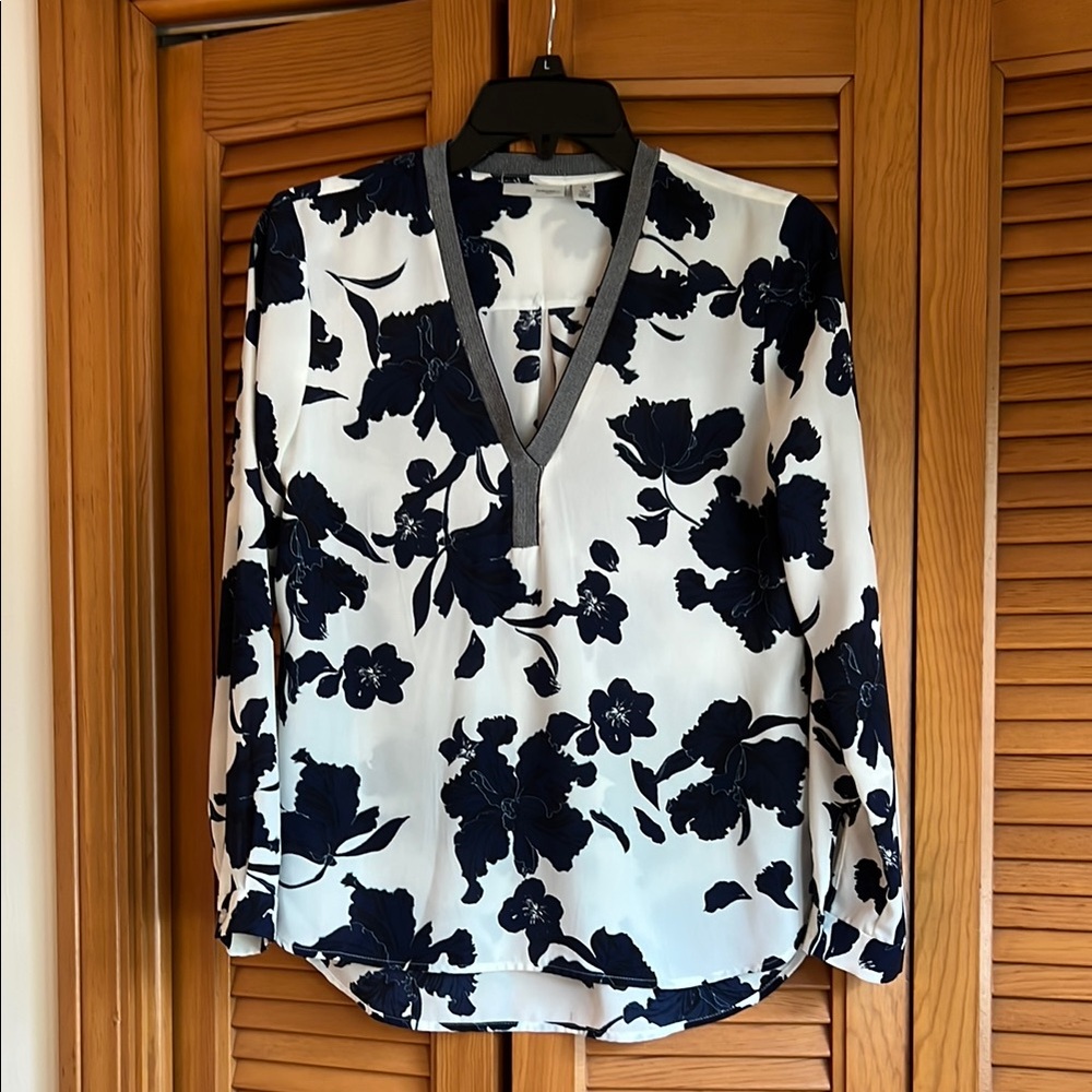 Halogen Floral V-Neck Blouse - Navy and White